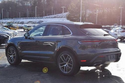 2023 Porsche Macan Base