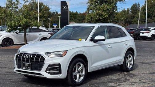 Glacier White Metallic 2023 Audi Q5 40 Premium