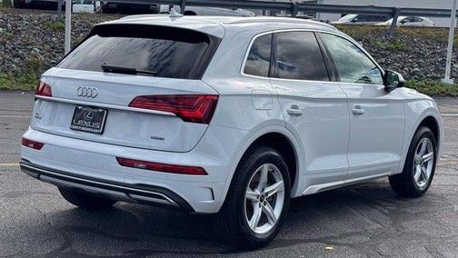 Glacier White Metallic 2023 Audi Q5 40 Premium