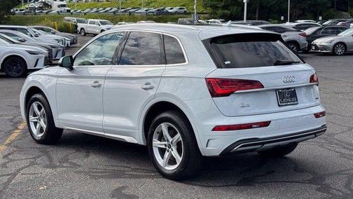 Glacier White Metallic 2023 Audi Q5 40 Premium