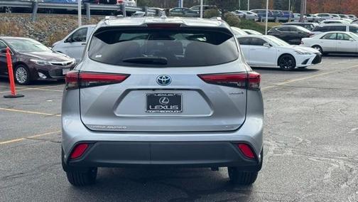 2022 Toyota Highlander Hybrid XLE