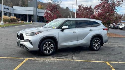 2022 Toyota Highlander Hybrid XLE