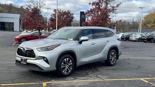 2022 Toyota Highlander Hybrid XLE