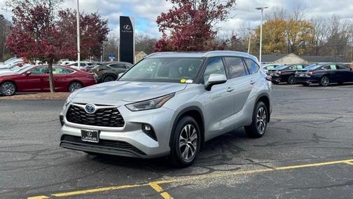 2022 Toyota Highlander Hybrid XLE