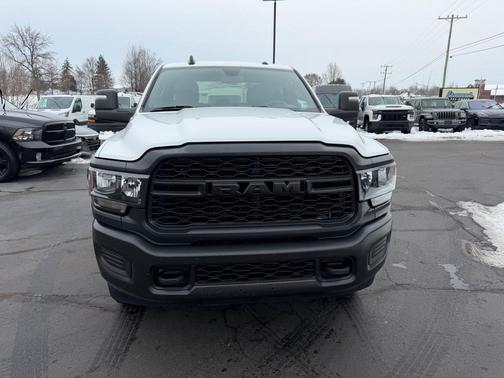 2023 RAM 3500 Tradesman 4x4 Crew Cab 8' Box
