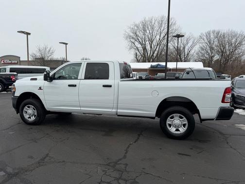 2023 RAM 3500 Tradesman 4x4 Crew Cab 8' Box