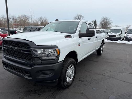 2023 RAM 3500 Tradesman 4x4 Crew Cab 8' Box