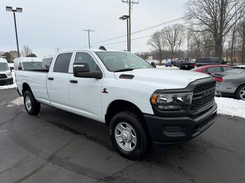 2023 RAM 3500 Tradesman 4x4 Crew Cab 8' Box
