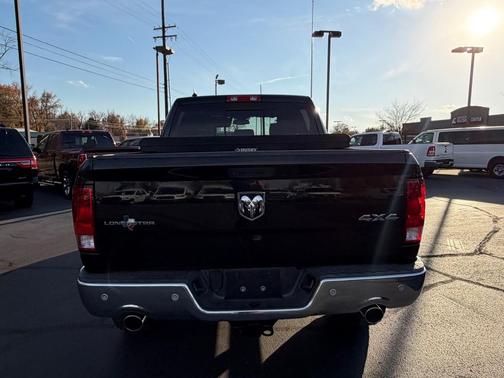 2015 RAM 1500 4WD Crew Cab 140.5'' Lone Star