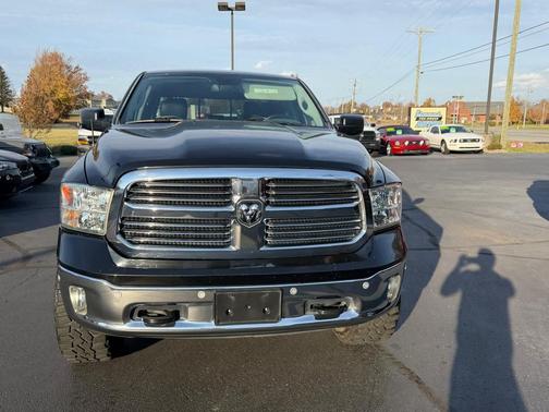 2015 RAM 1500 4WD Crew Cab 140.5'' Lone Star