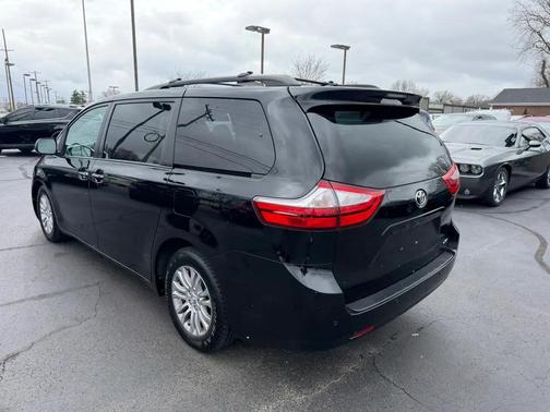 2017 Toyota Sienna XLE