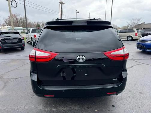 2017 Toyota Sienna XLE