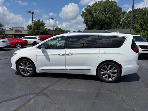 Pearl White 2019 Chrysler Pacifica Limited
