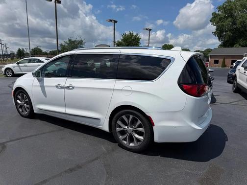 Pearl White 2019 Chrysler Pacifica Limited
