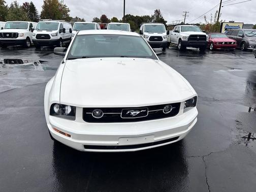 2006 Ford Mustang Deluxe