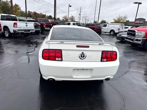 2006 Ford Mustang Deluxe