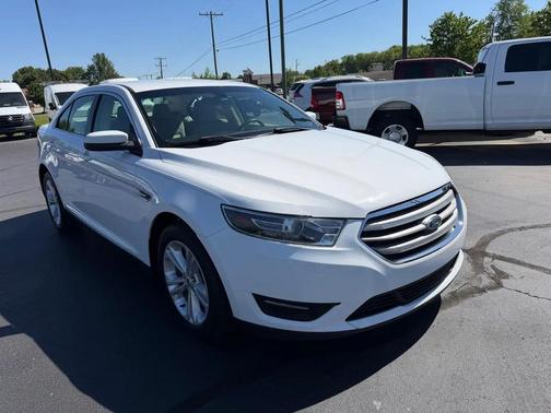 White 2017 Ford Taurus SEL FWD