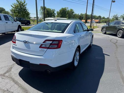 White 2017 Ford Taurus SEL FWD
