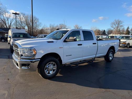 2022 RAM 2500 Tradesman 4x2 Crew Cab 8' Box