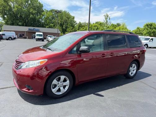 Maroon 2016 Toyota Sienna LE
