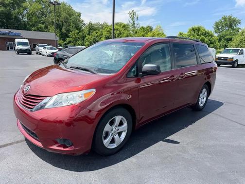 Maroon 2016 Toyota Sienna LE