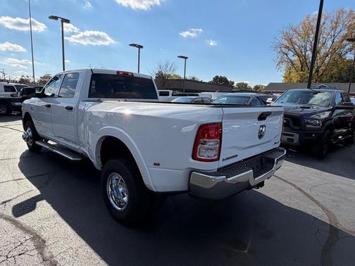 2022 RAM 3500 Tradesman 4x4 Crew Cab 8' Box
