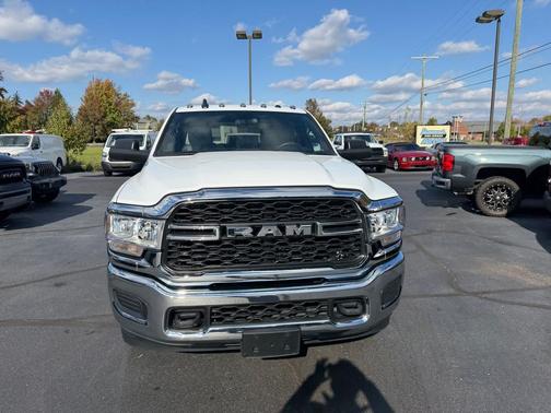 2022 RAM 3500 Tradesman 4x4 Crew Cab 8' Box