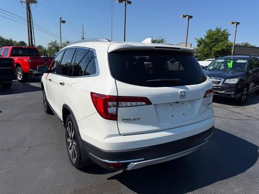 White 2019 Honda Pilot Touring 8-Passenger