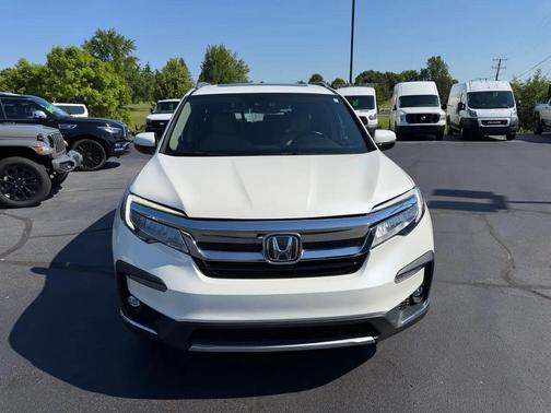 White 2019 Honda Pilot Touring 8-Passenger
