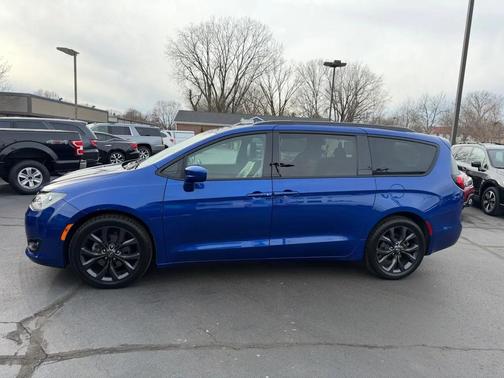2020 Chrysler Pacifica Touring-L Plus