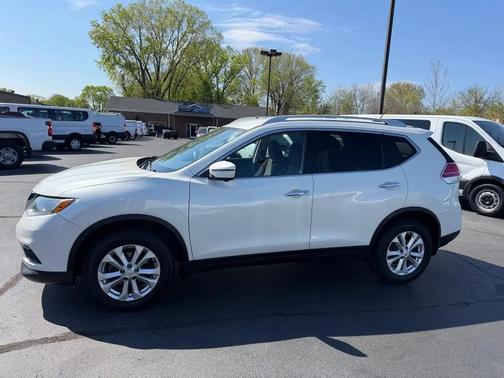 Pearl White 2016 Nissan Rogue SV