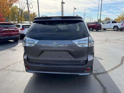 2017 Toyota Sienna SE
