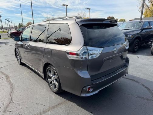 2017 Toyota Sienna SE