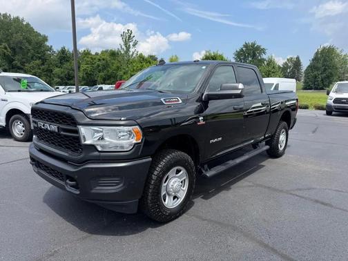 Black 2022 RAM 3500 Tradesman 4x4 Crew Cab 6'4'' Box