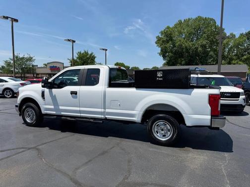 white 2019 Ford F-250 XL 2WD SuperCab 8' Box