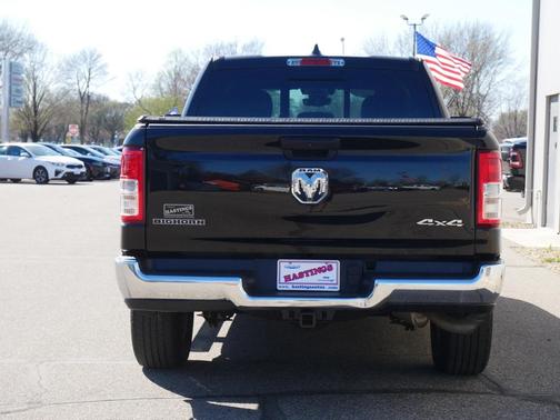 Diamond Black Crystal Pearlcoat 2024 RAM 1500 Big Horn/Lone Star
