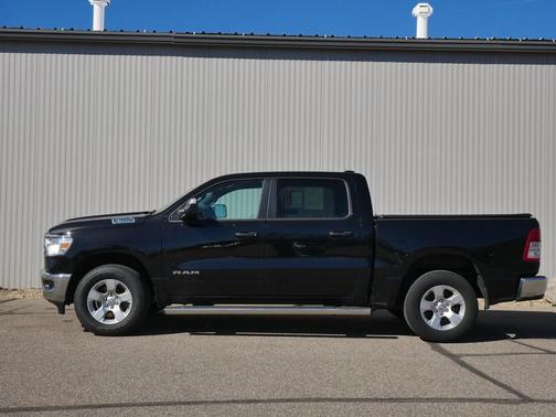 Diamond Black Crystal Pearlcoat 2024 RAM 1500 Big Horn/Lone Star