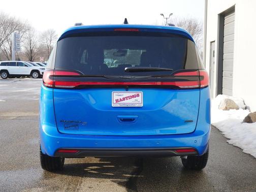 2026 Chrysler Pacifica L