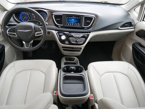 2021 Chrysler Voyager LXI