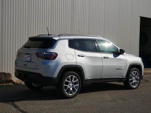 2024 Jeep Compass Latitude Lux