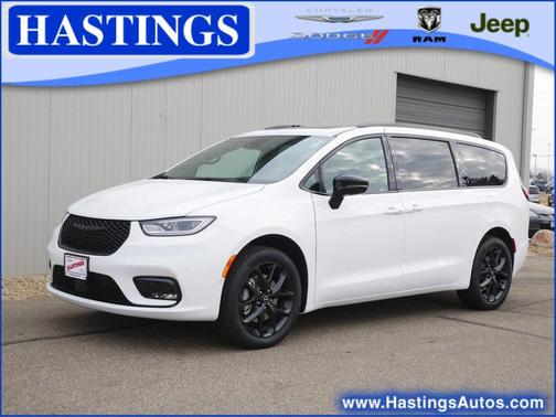 Bright White Clearcoat 2026 Chrysler Pacifica Limited
