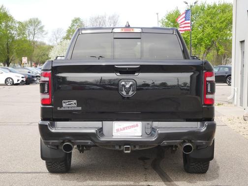 Diamond Black Crystal Pearlcoat 2022 RAM 1500 Laramie