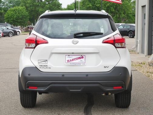 White 2020 Nissan Kicks SV