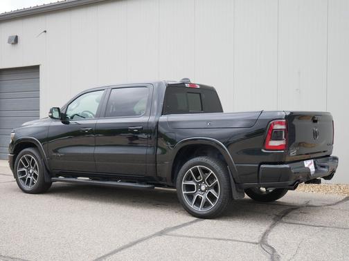 Diamond Black Crystal Pearlcoat 2019 RAM 1500 Laramie