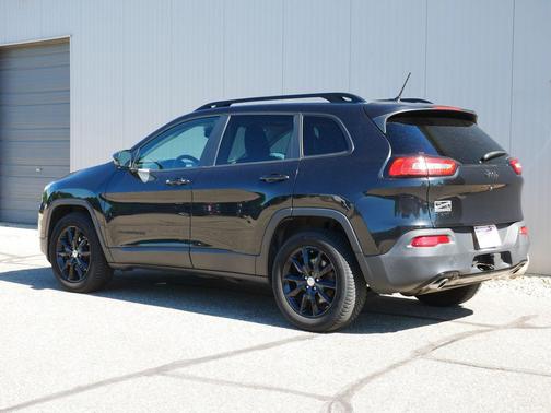 Brilliant Black Crystal Pearlcoat 2014 Jeep Cherokee Altitude