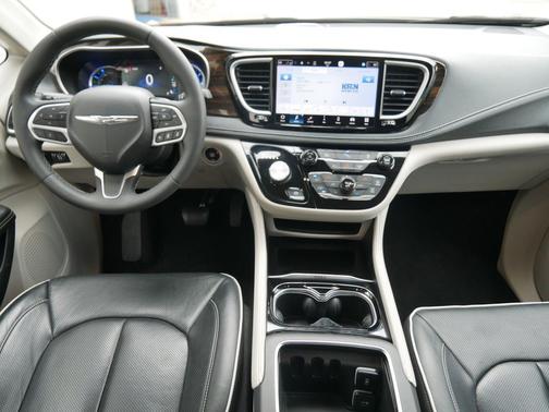 2023 Chrysler Pacifica Hybrid Limited