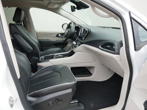 2023 Chrysler Pacifica Hybrid Limited