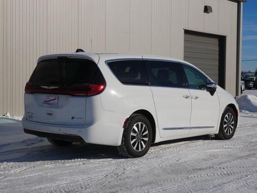 2023 Chrysler Pacifica Hybrid Limited