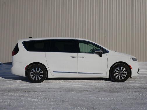 2023 Chrysler Pacifica Hybrid Limited