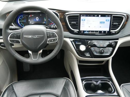 2023 Chrysler Pacifica Hybrid Limited